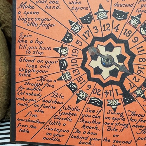 NEUES ANGEBOT PRIMITIVER VINTAGE-STIL HALLOWEEN WIRL O FORTUNE SPIEL KUMPFSCHILD - Bild 5 von 10
