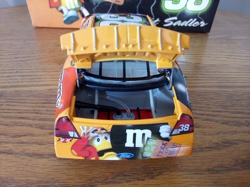 2004 ACTION Elliott Sadler #38 M&M's Halloween Ford Taurus Nascar 1/24 - Picture 7 of 13