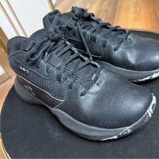Under Armour Black Athletic Shoes Sleek Design Cushioned Comfort - Boys Size 6.5