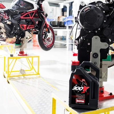 Motul 300V Factory Line Road Racing 15W-50 Engine Oil 4T Full
