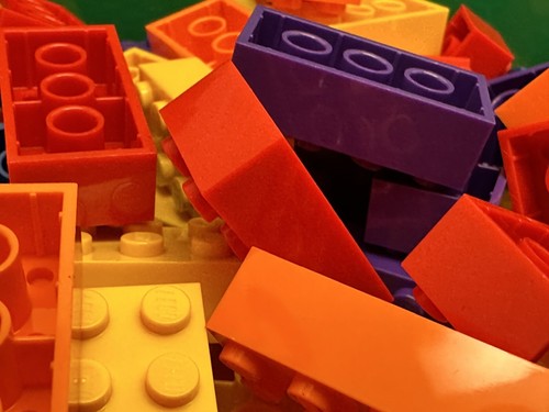 LEGO Brick 2x4 3001, Red, Purple, Blue, Yellow & Orange, 20 Of Each = 100 Pieces - Picture 5 of 15