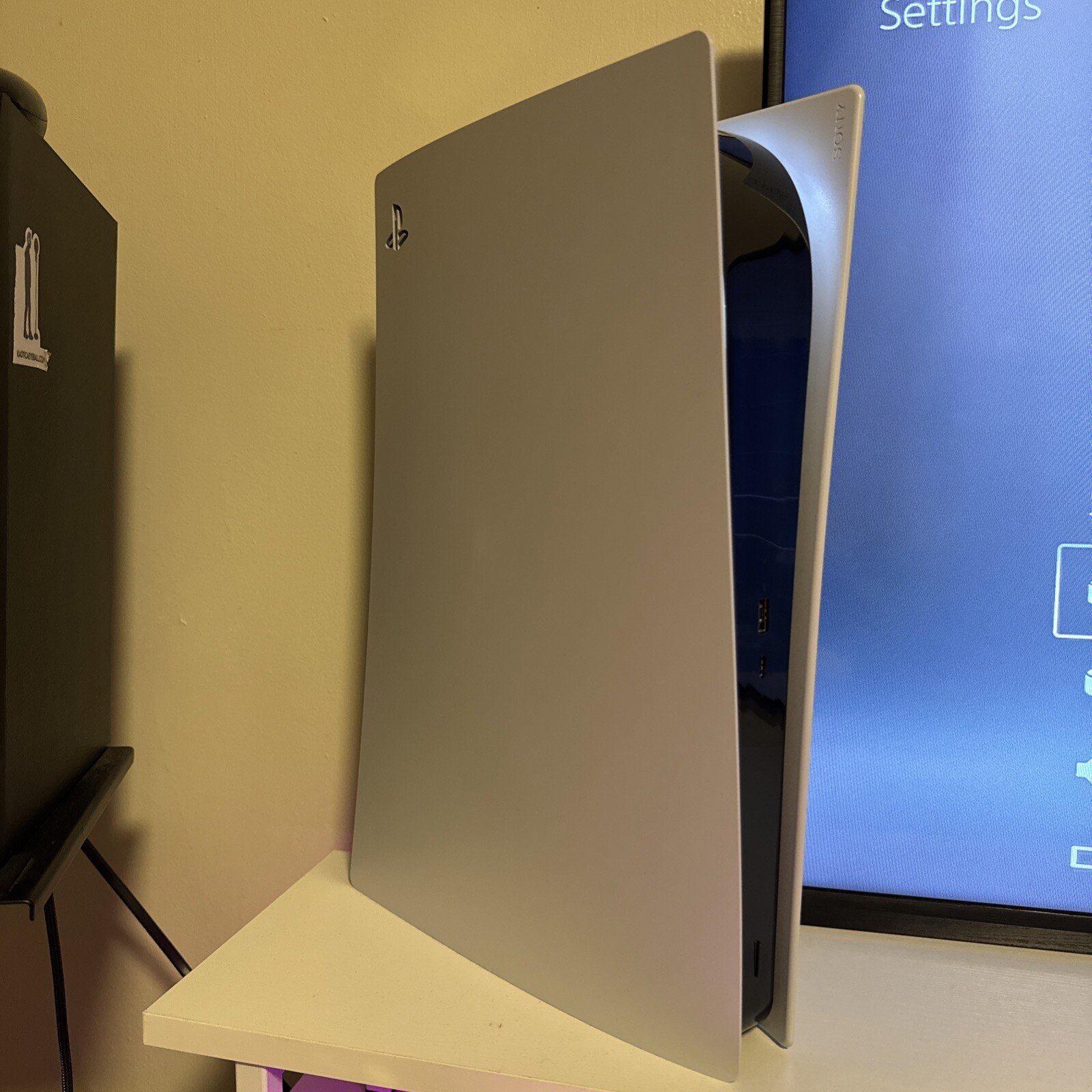 Refurbished PS5 Digital Edition Console with Wireless Controller, Ready for Next-Gen Gaming-image