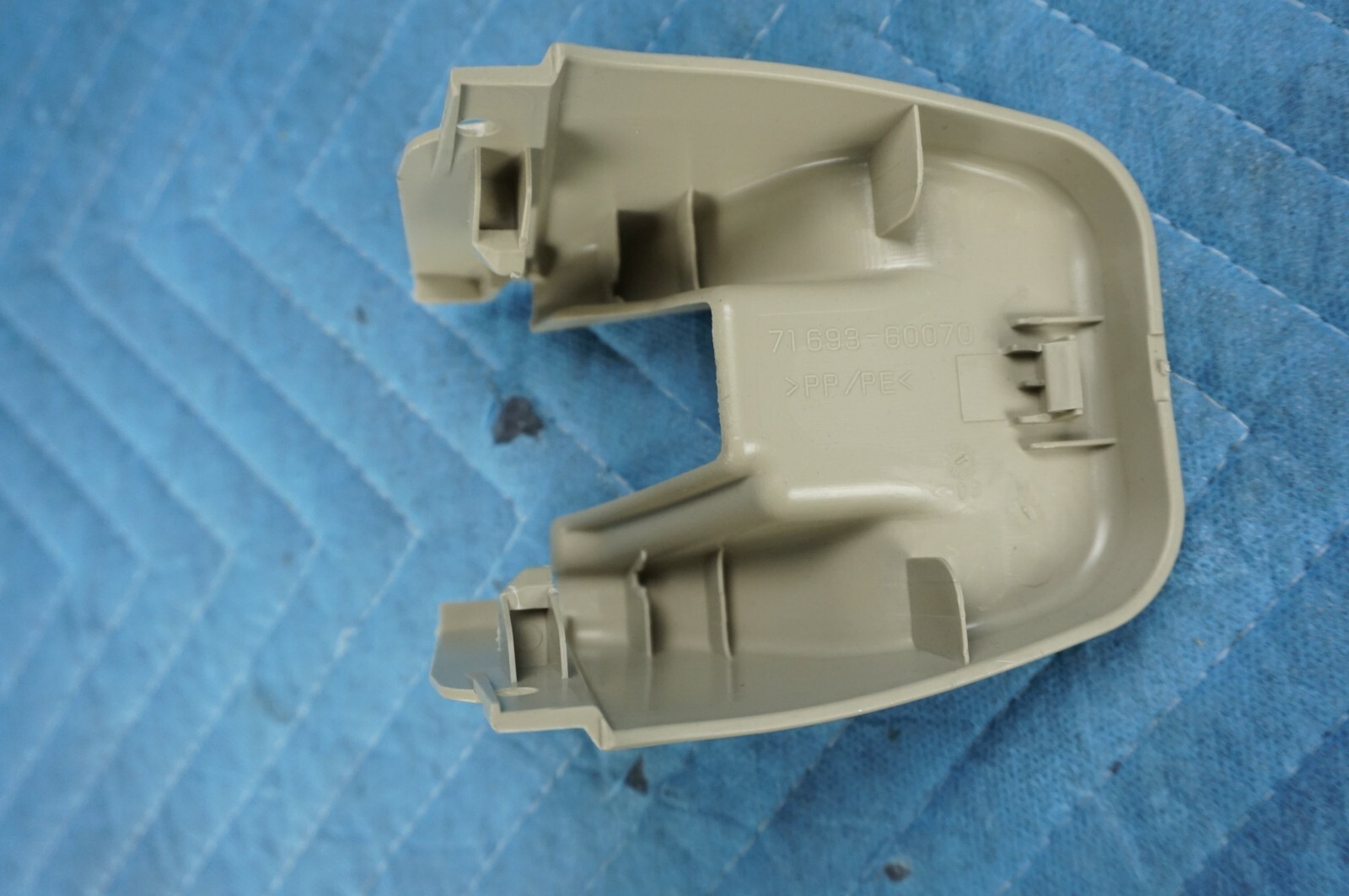 Lexus GX470 Rear Seat Cushion Hinge Cover 7169360070A0 20032009