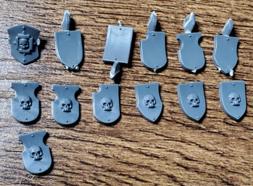 Warhammer 40K Space Marines Firstborn Chest Shields - 13 Pieces - 第 1/1 張圖片