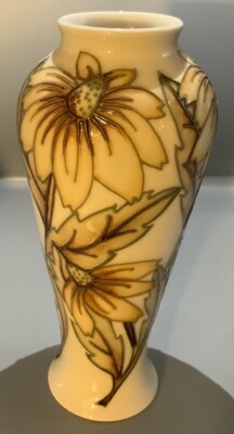 Moorcroft ''''Rudbeckia'''' Vase von Rachel Bishop 1996 Moorcroft Sammlerclub 20 cm H