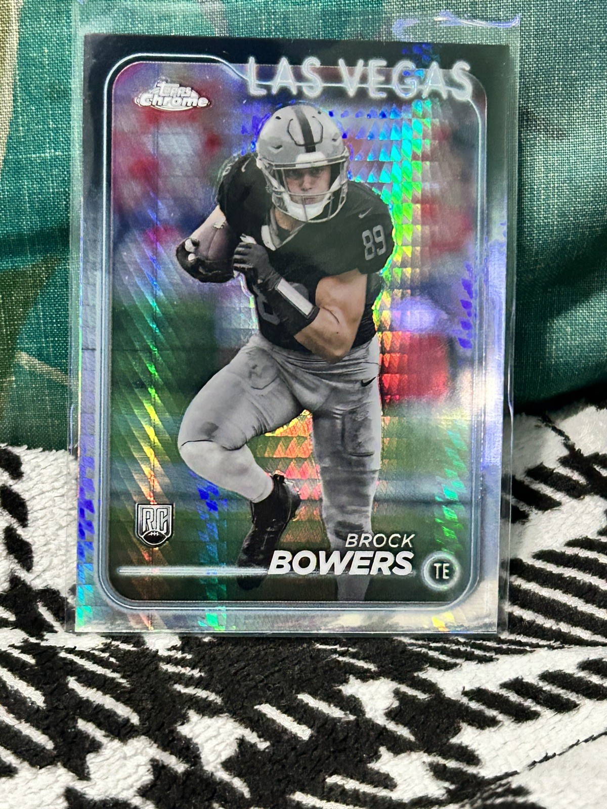 Brock Bowers Las Vegas Raiders 2024 Topps Chrome Prism Refractor RC #207