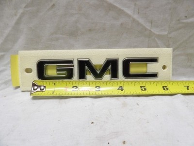 GMC Emblem Black 5-1/2''