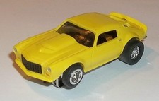 Auto World Yellow Chevy Camero HO Slot Car Battery Tested Runs Great
