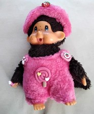 Monchichi  wohl  70 er oder 80er Jahre ca. 18 cm mit Kleidung Erdbeere 