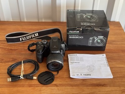 Fujifilm Finepix S8300 16.2MP Bridge Digital Camera Black GREAT