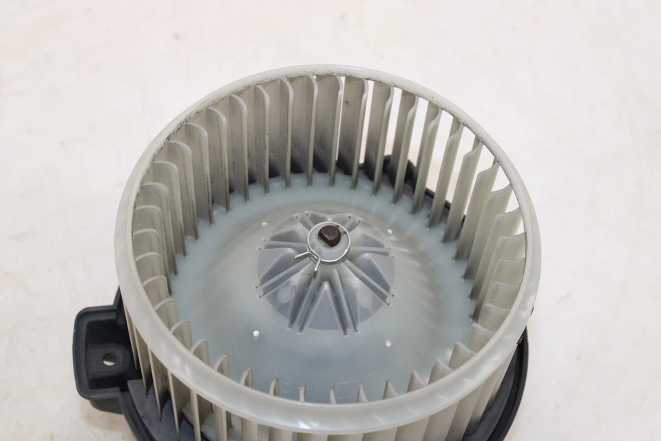 Двигатель вентилятора 2003-2008 BMW Z4 OEM IH65 - Изображение 2 из 4