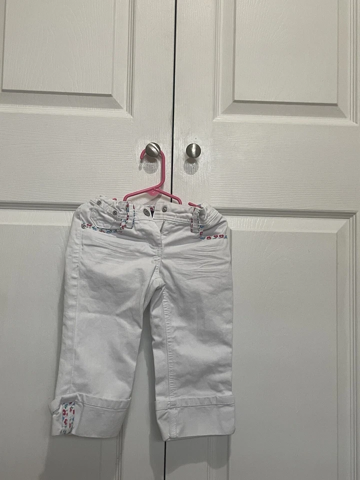 Jeans Capri Mini Boden Niñas Blancos Recortados Enrollables 5 Años Flor Ajustable Foto 2 de 4