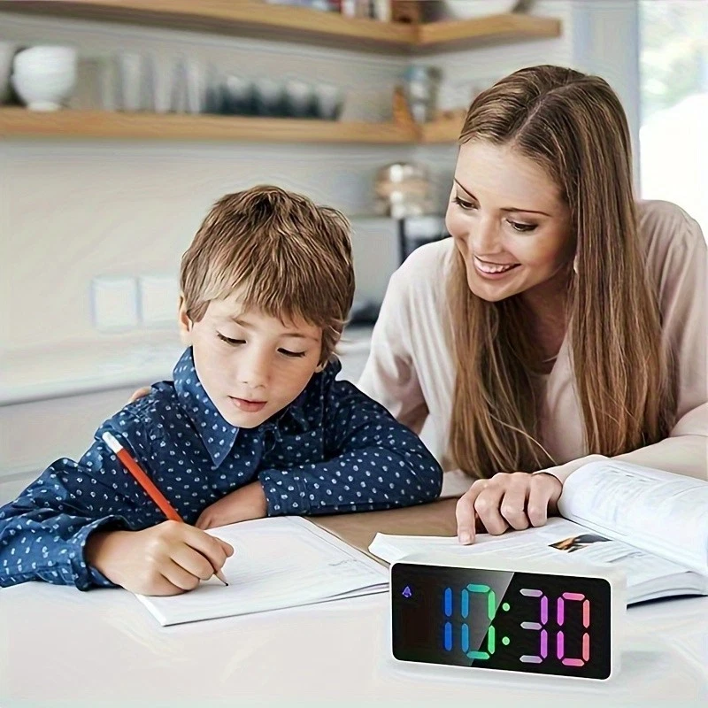 Hot-selling LED electronic alarm clock with 13-color adjustable night light - Image 3 of 4