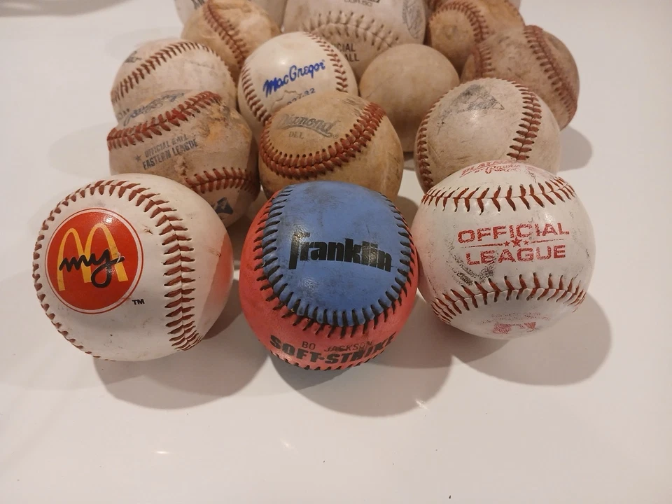 Pelotas de béisbol de varias ligas Foto 2 de 4