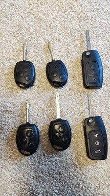 6x FORD Schlüssel: 4x 3-Tasten Fernbedienungen (1 ungeschnittene Klinge) + 2 Klappschlüssel, portofrei