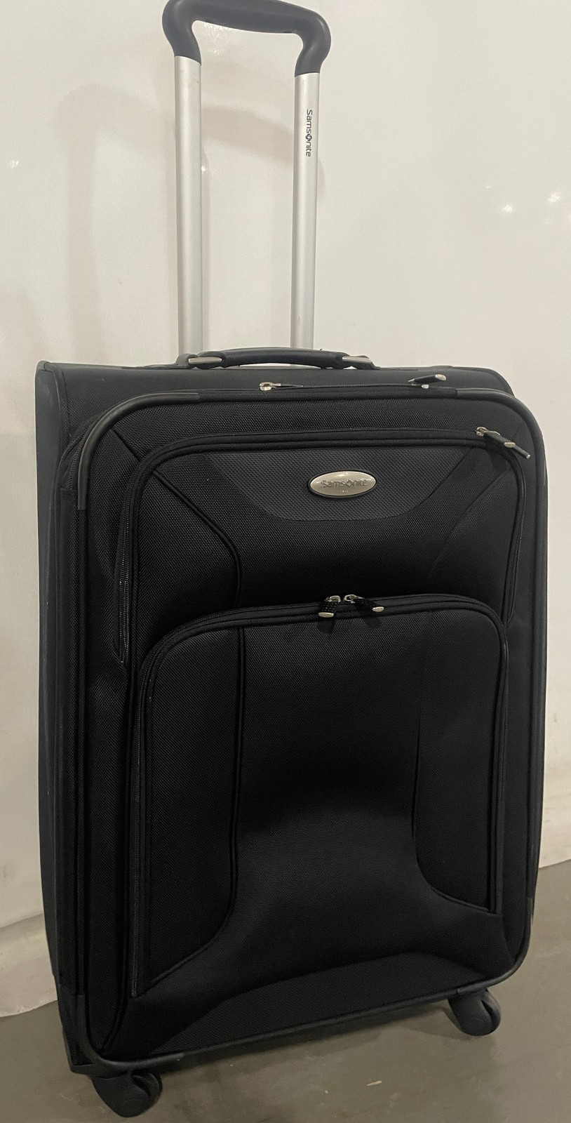 26" Expandable Upright Suiter 4 Wheels 27x18x10 - Black