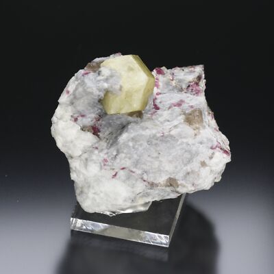 Londonite, Antsongombato gem mine, Anosiarivo Manapa, Betafo Dist.