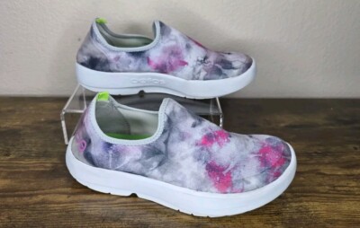 OOfos OOmg Eezee Low Recovery Shoes Purple Tie Dye Sneaker  display picture 1