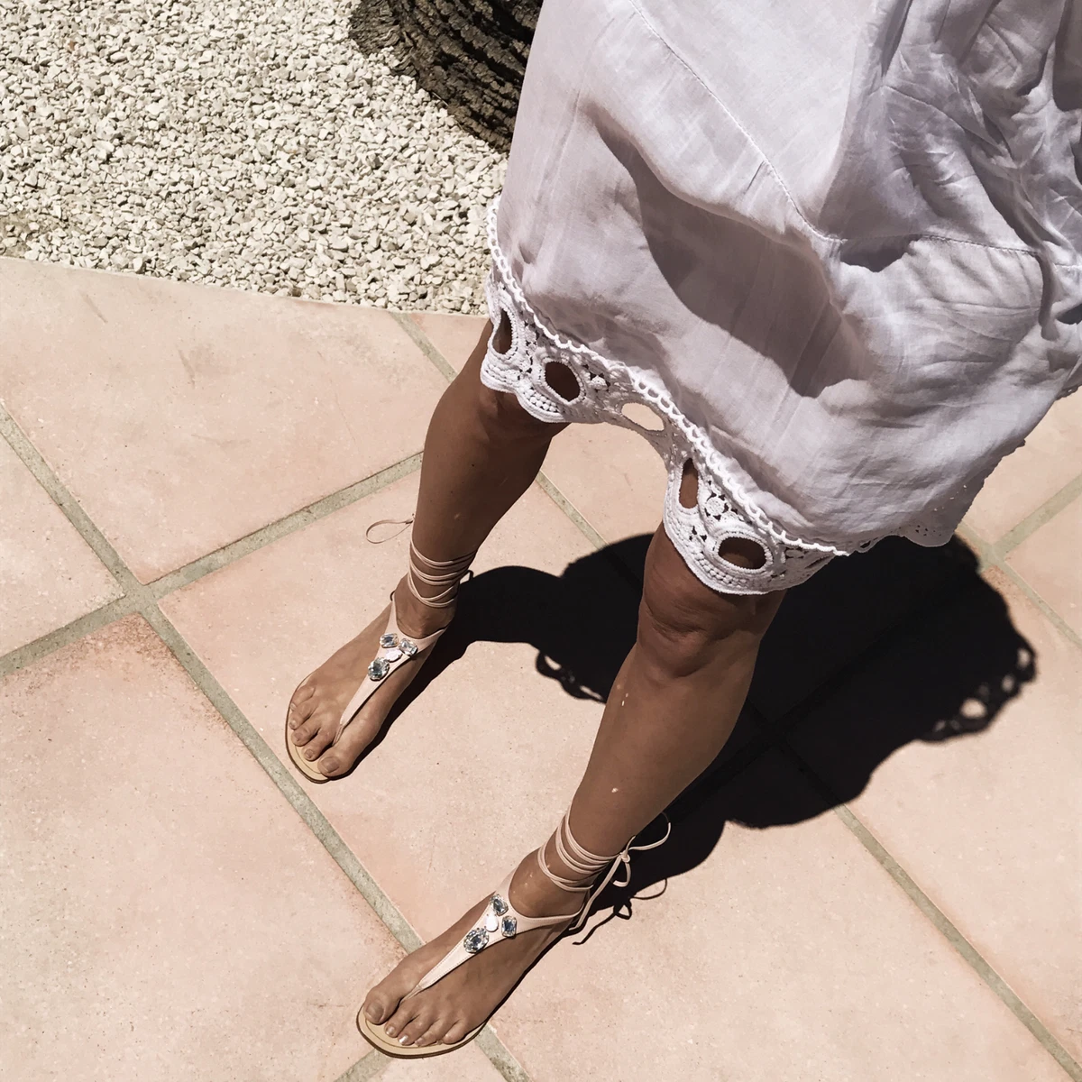 zehentrenner sandalen mit steinen