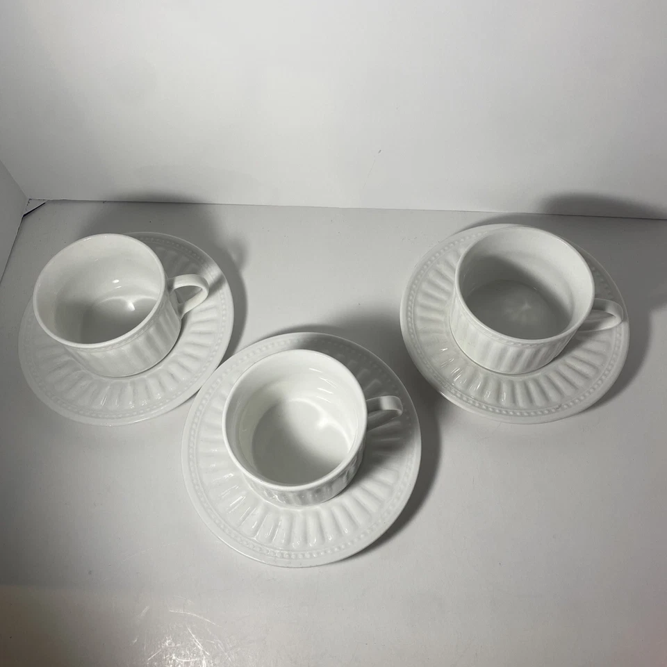 Juego de tres tazas de té y platillos Majesticware de Oneida Athena Foto 4 de 4