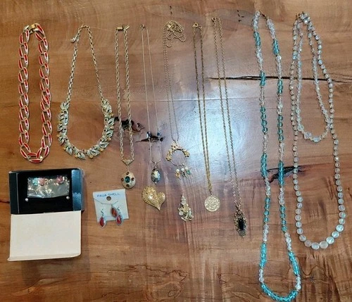 Assorted Gold Toned Costume Lot Of 15 Wearable Vintage Jewelry 1950-1970s
