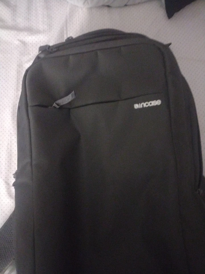 Mochila Incase Icon - verde musgo Foto 2 de 4