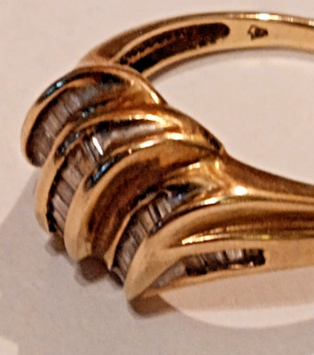 10K Gelbgold mehrreihiger Kuppelring, mit 0,38 ctw Baguette kanalbesetzten Diamanten