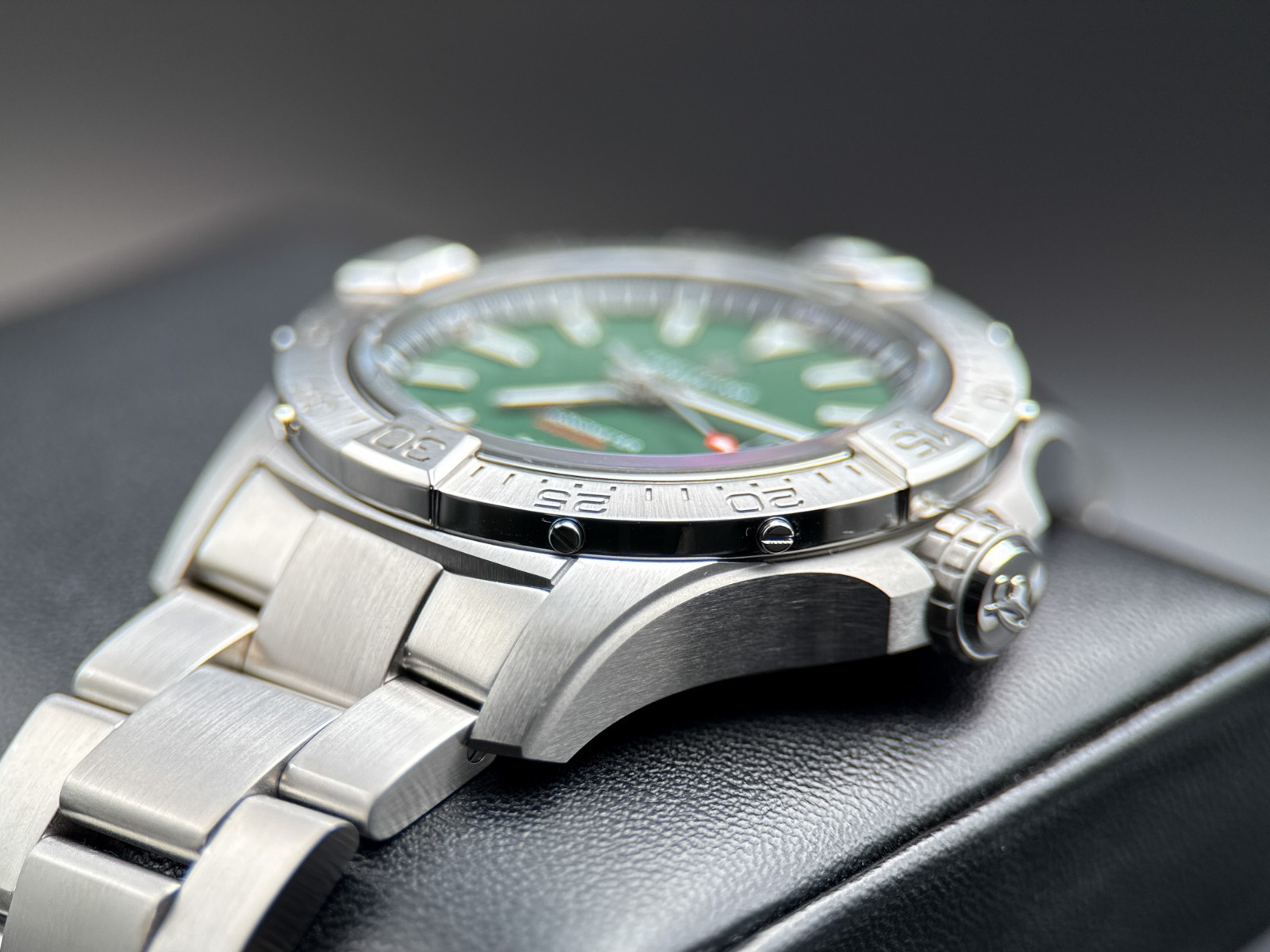 Breitling Avenger Automatic 42 A17328101L1A1 Gree… - image 2