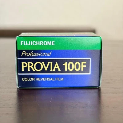 Film d'inversion couleur Fujifilm Fujichrome Provia 100F 35mm 36exp... - Photo 1/3