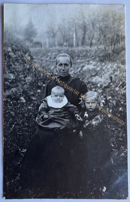 orig. Foto AK Mutter Kinder um 1910 Garten 