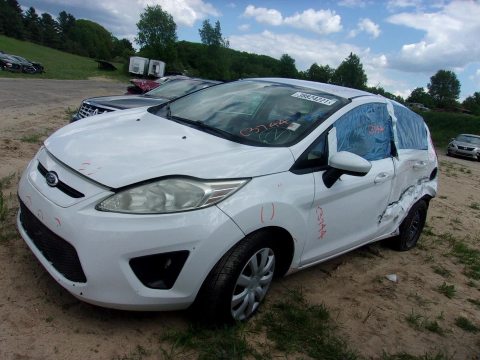 Conjunto de filtro de aire usado se adapta a: Ford Fiesta AT Grado A 2011 Foto 2 de 4