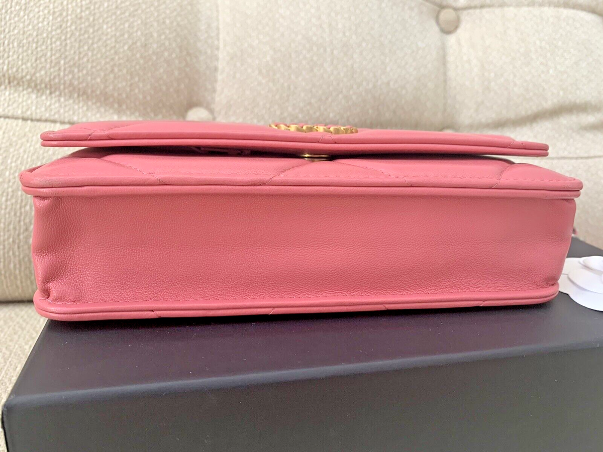 【極上品】CHANEL 19 レザー ポーチ ピンクAA788-GIA 極上品】CHANEL 19 レザー ポーチ ピンクAA788-GIA - メルカリ