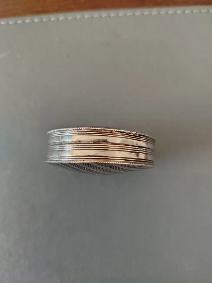 Hermosa caja de pastillas plateada con marcas continentales (holandesa) posiblemente 1835 Foto 4 de 4