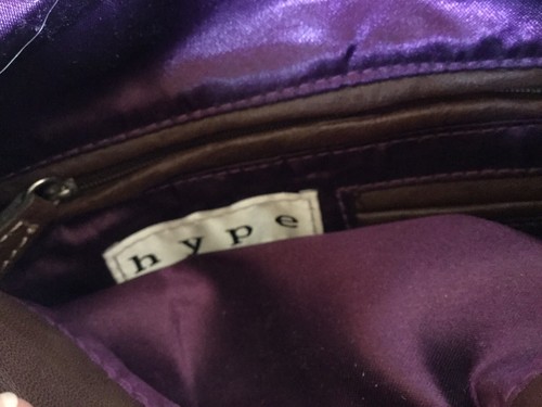 Bolso de Hombro Cartera Hype Cuero Marrón Tachuelas Múltiples Compartimentos Mediano - Imagen 11 de 12