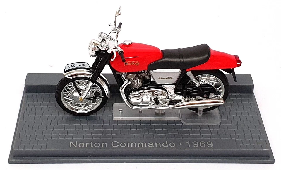 Ixo Models 1/24 Scale MB003 - 1969 Norton Commando Motorbike - Red - Image 4 of 4
