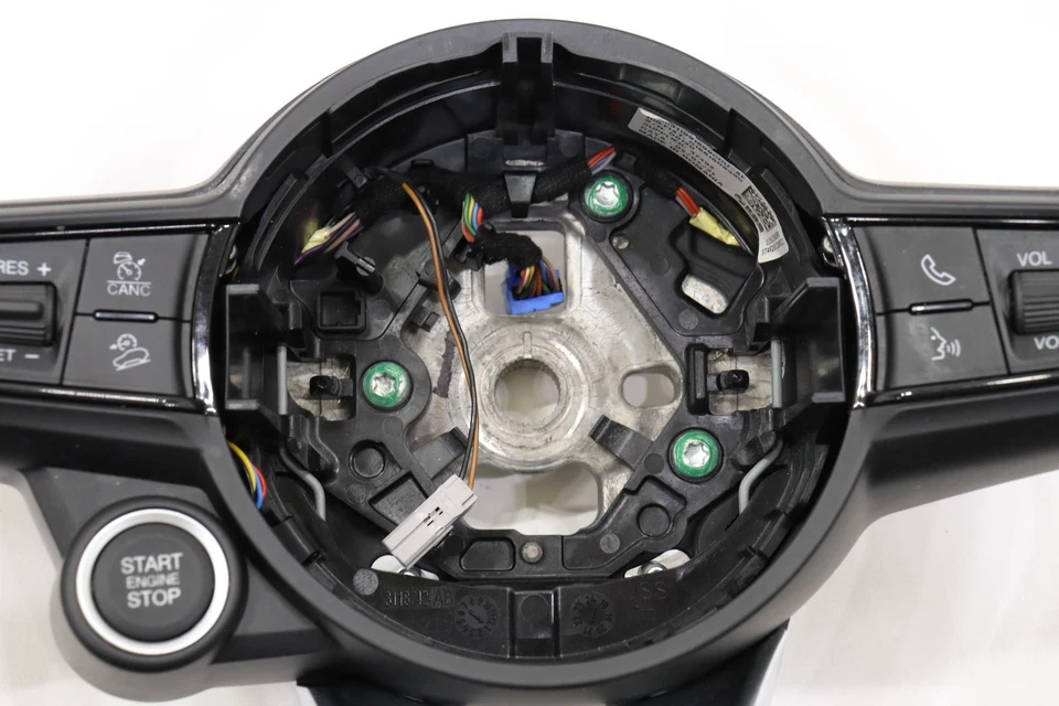Volante Alfa Romeo Stelvio 2020-2025 con botón de interruptor OEM 01561506390 Foto 4 de 4