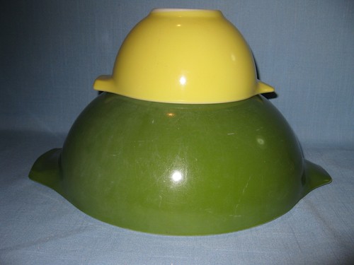 PYREX GRÜN UND GELB CINDERELLA VERSCHACHTELTE RÜHRSCHÜSSELN. 441 & 444 - Bild 1 von 9