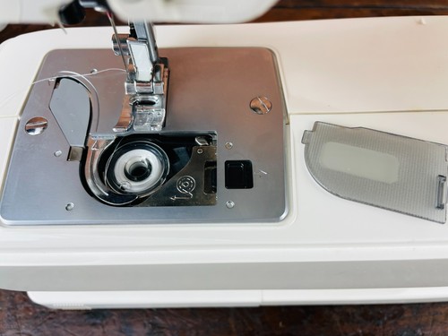 Brother PE-300S Näh- und Stickmaschine computergesteuert digital elektronisch - Bild 7 von 24