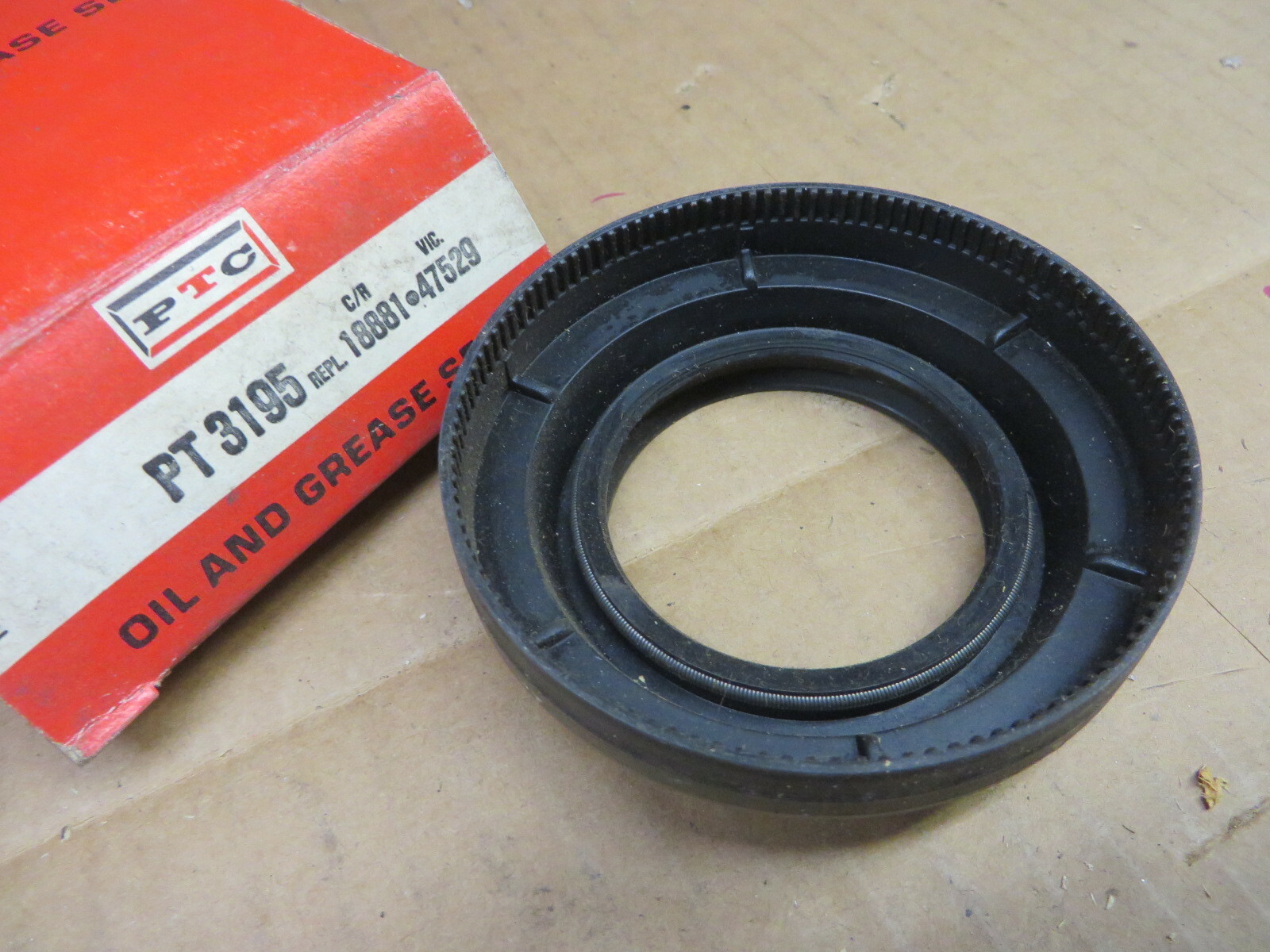 oil seal grease seal premium PTC brand PT3195 18881 47529 for