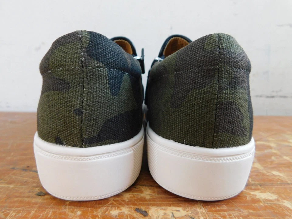 NUEVO Par de Zapatos Coro Camuflados Volátiles Niños Talla 3 Nuevos en Caja Foto 4 de 4