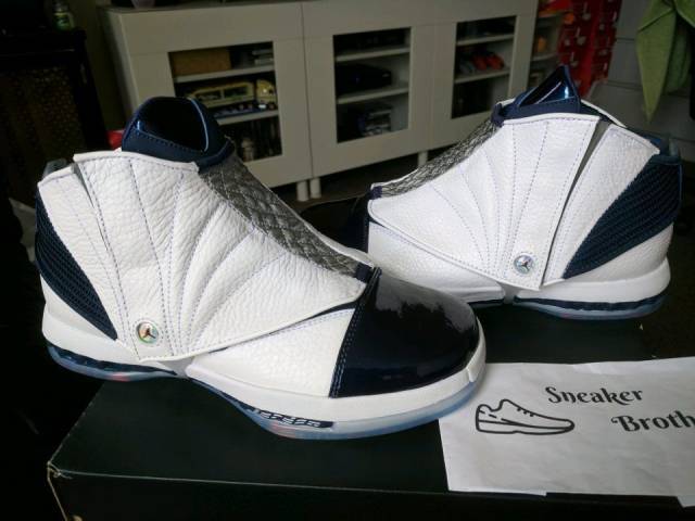 Nike air jordan retrò xvi 16 og mezzanotte marina 683075-106 di legno di ciliegio di razza bianca Nike air jordan retrò xvi 16 og mezzanotte marina 683075-106 di legno di ciliegio di razza bianca