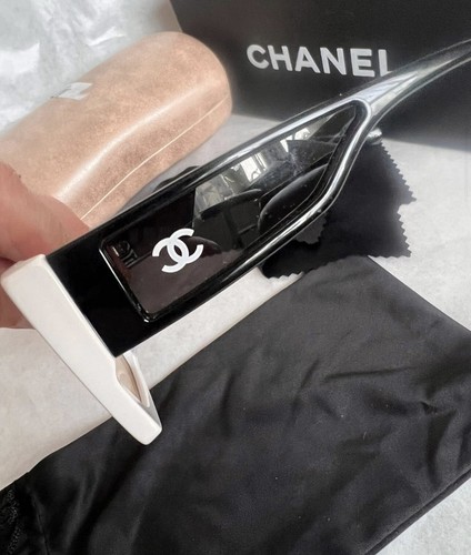 Occhiali da sole donna Chanel bianco e nero - Foto 15 di 15