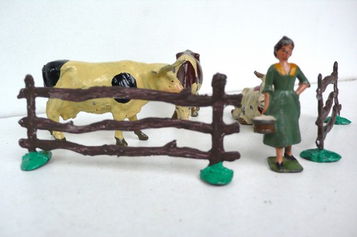 DÉCOR DE FERME - FERMIÈRE VACHES ET BARRIÈRES PLOMB PEINT BRITAINS Ht 50 mm - Bild 4 von 9