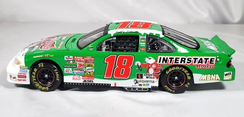NASCAR Bobby Labonte #18 Interstate Batteries Coca-Cola 2001 Pontiac 1:24 Action - Picture 2 of 24