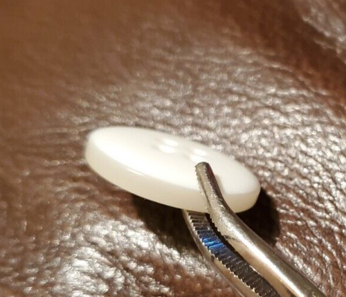 Brooks Brothers "1818" weißer Ersatzknopf vorne 0,90" - Bild 5 von 5