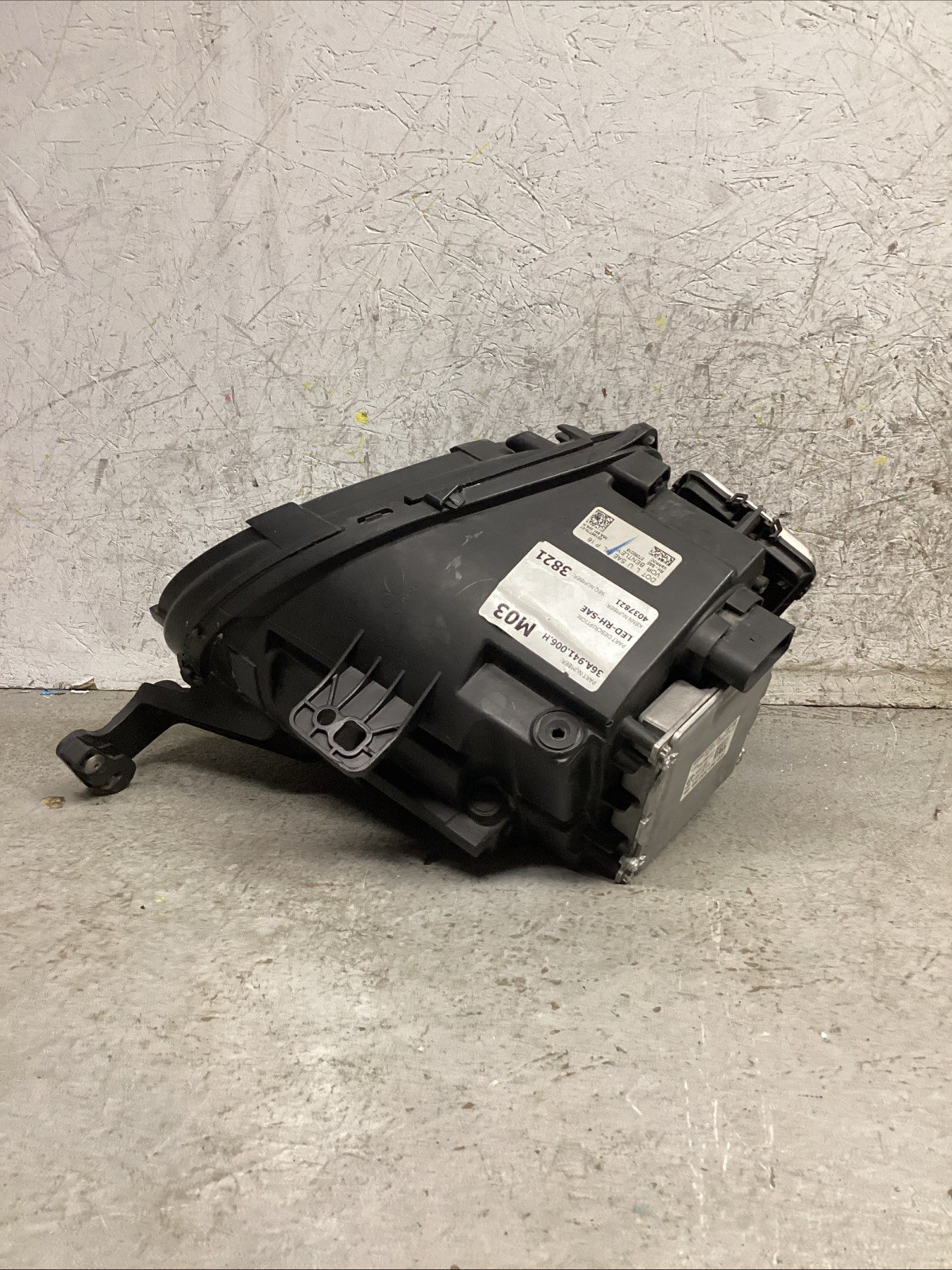 Bentley Bentayga 2017-2020 Right Headlight