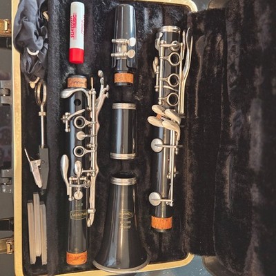 Vintage Bundy Clarinet Resonite Salmer Complete in Black hard shell case