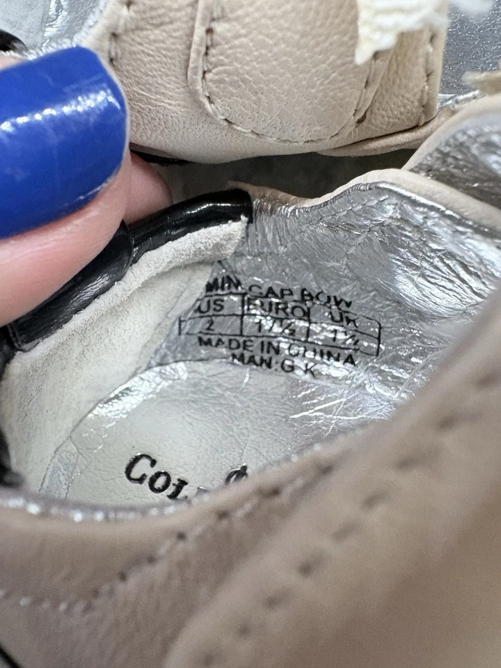 Cole Haan Bebé Niña Negro y Crema Tirantes Mini Gorra Puntera Cuna Zapatos Talla 2 Usados en Excelente Condición Foto 3 de 4