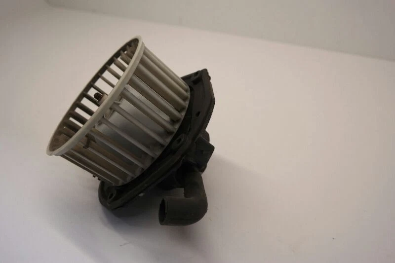  91-93 CADILLAC ALLANTE Blower Motor  - Image 2 of 4