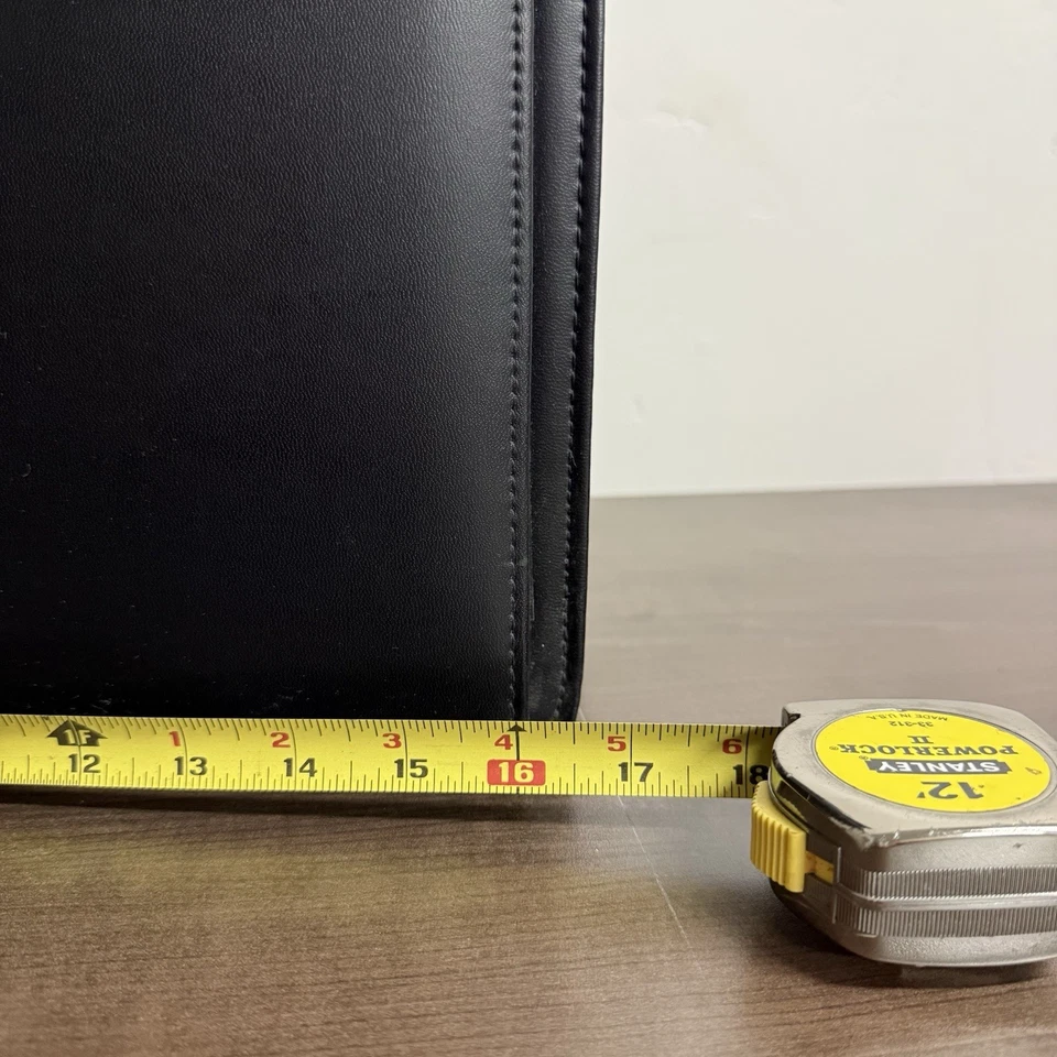 Maletín vintage de cuero negro con asas retráctiles estructurado para oficina Foto 4 de 4